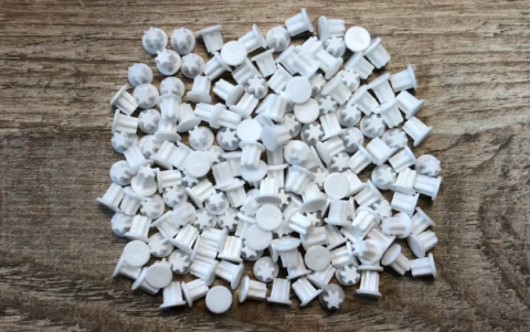 Заглушки пластиковые для отверстий 5 мм